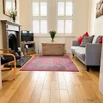 Riverside - Quaint Victorian By The River * ヨーク