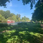 Riverside - Quaint Victorian By The River * ヨーク