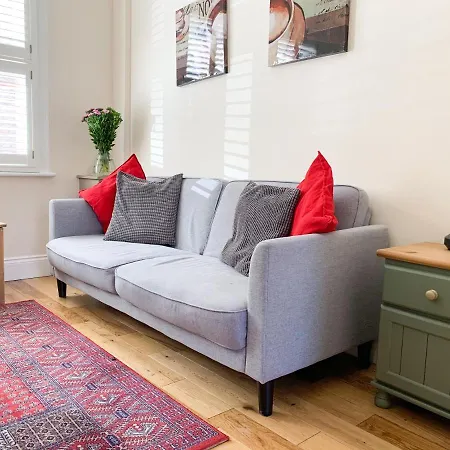 Alojamento de Turismo Selvagem Riverside - Quaint Victorian By The River