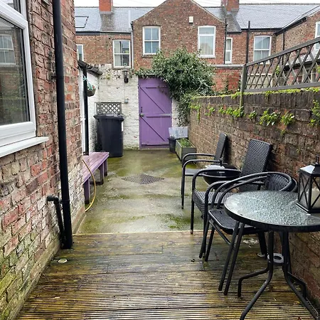 Riverside - Quaint Victorian By The River * York