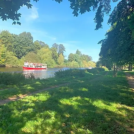 Hytte Riverside - Quaint Victorian By The River York