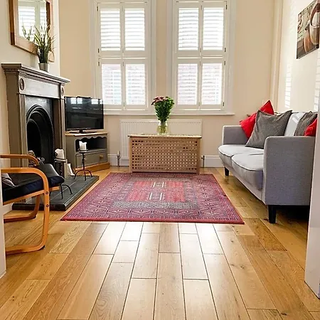 Riverside - Quaint Victorian By The River * York