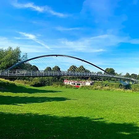 Riverside - Quaint Victorian By The River Hytte