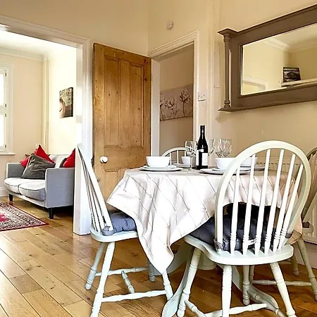 Hytte Riverside - Quaint Victorian By The River York
