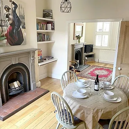 Orman Evi Riverside - Quaint Victorian By The River *