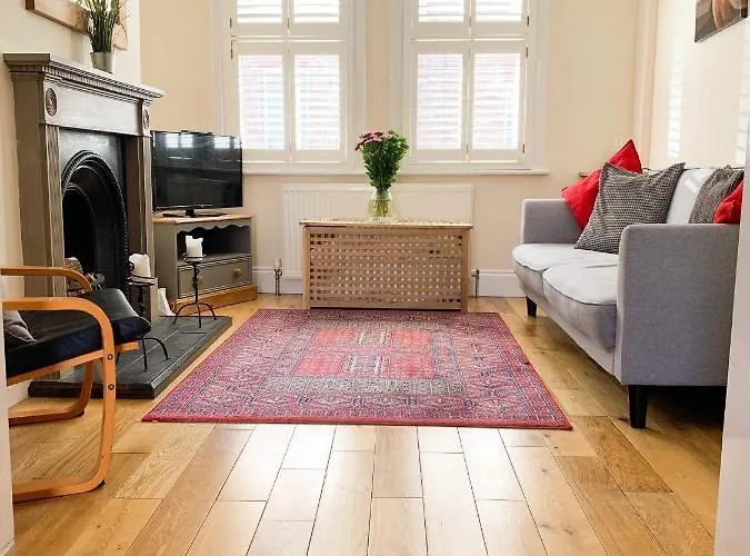 Riverside - Quaint Victorian By The River * York