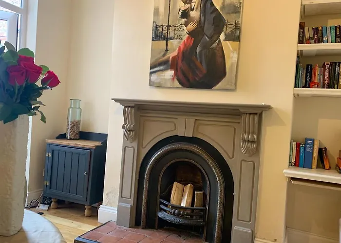 Riverside - Quaint Victorian By The River Lodge