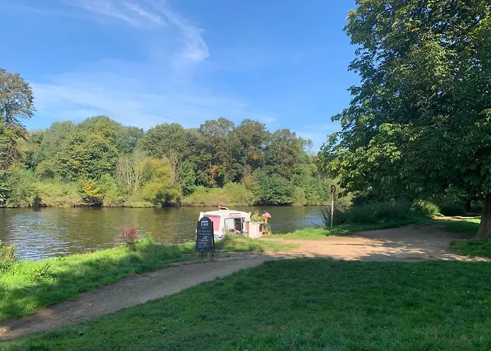 Riverside - Quaint Victorian By The River Lodge