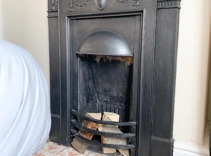 Riverside - Quaint Victorian By The River Lodge *