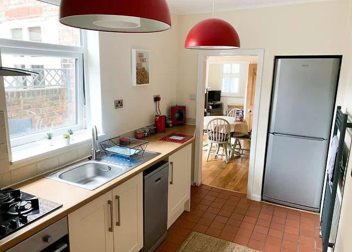 Riverside - Quaint Victorian By The River Lodge