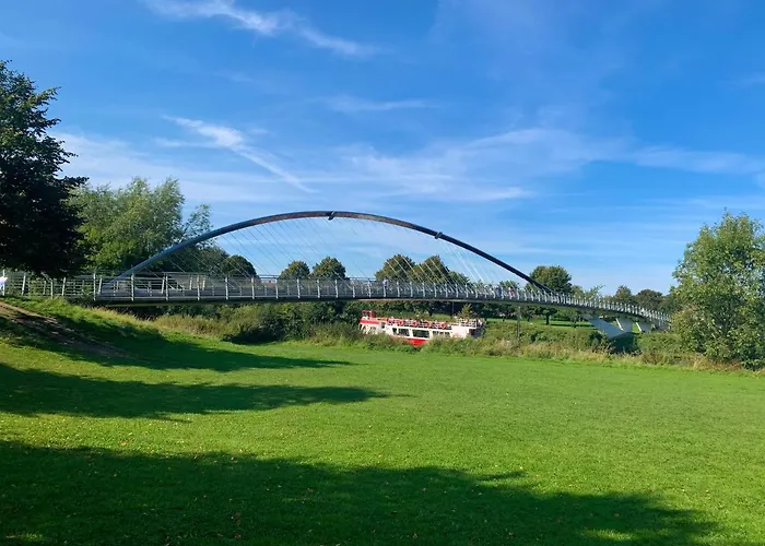 Riverside - Quaint Victorian By The River Lodge York