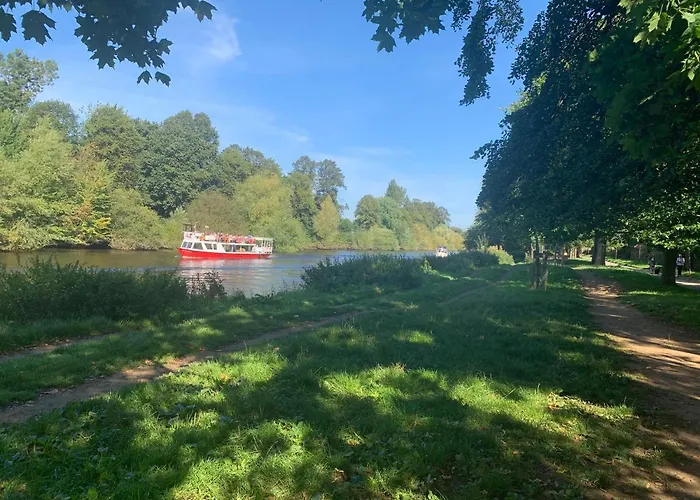 Riverside - Quaint Victorian By The River * York