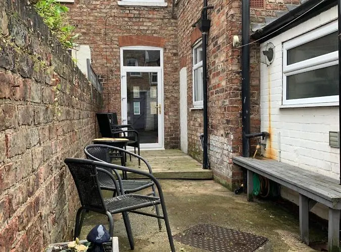 Lodge Riverside - Quaint Victorian By The River York