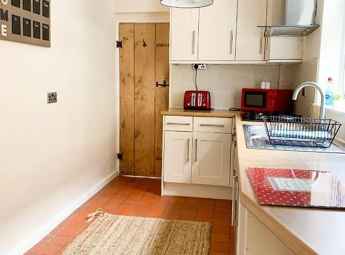 Lodge Riverside - Quaint Victorian By The River *