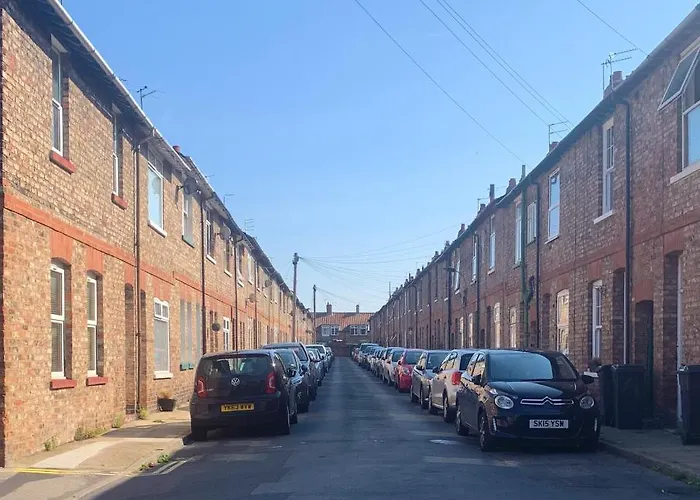 Lodge Riverside - Quaint Victorian By The River York