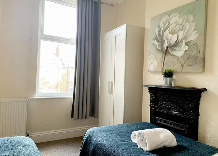 Riverside - Quaint Victorian By The River York