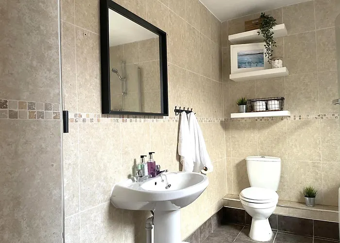 Lodge Riverside - Quaint Victorian By The River York