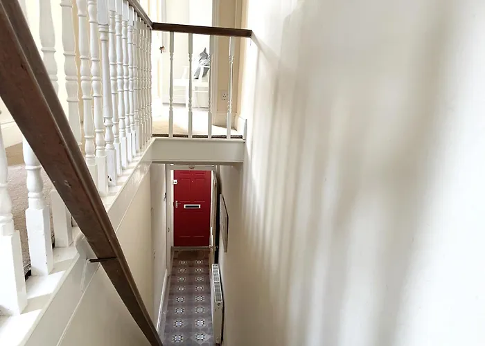 Riverside - Quaint Victorian By The River Lodge