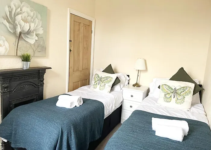 Riverside - Quaint Victorian By The River Lodge *