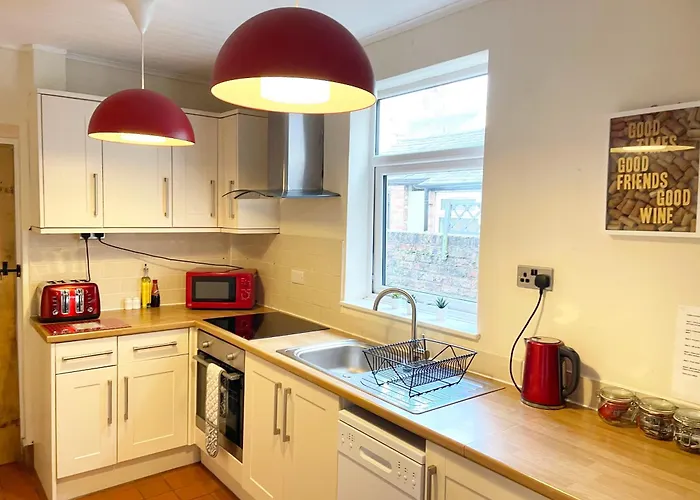 Riverside - Quaint Victorian By The River Lodge York