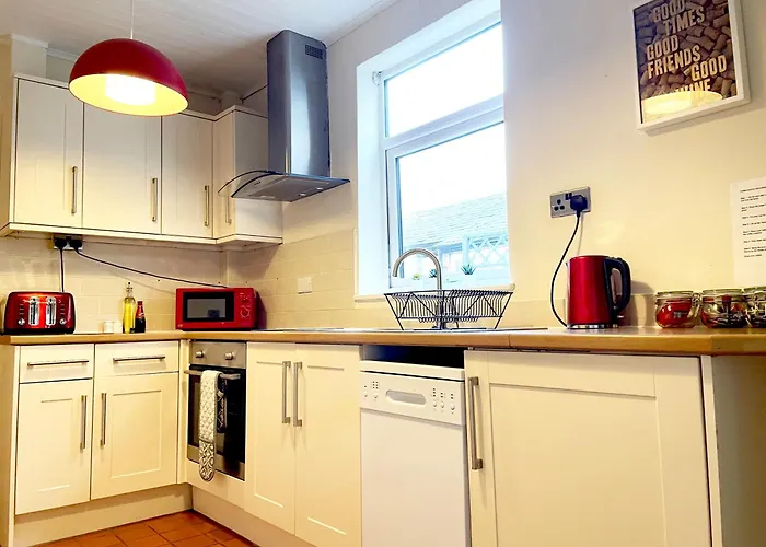 Riverside - Quaint Victorian By The River Lodge