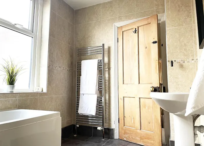 Lodge Riverside - Quaint Victorian By The River *