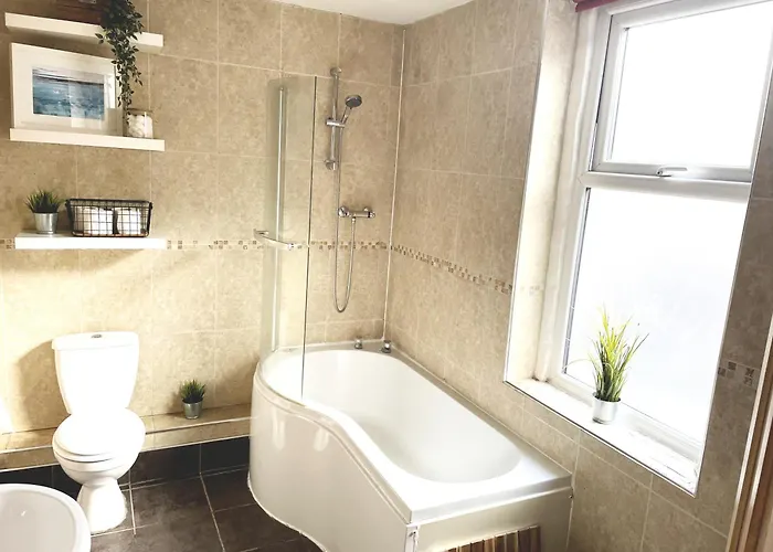 Riverside - Quaint Victorian By The River Lodge *