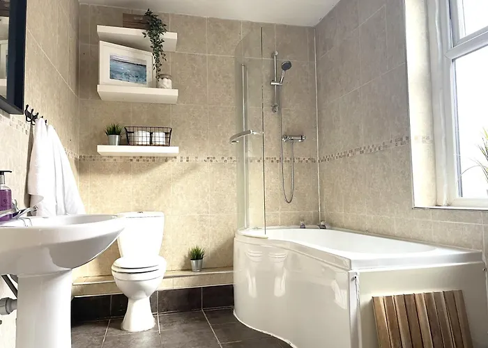 Lodge Riverside - Quaint Victorian By The River York