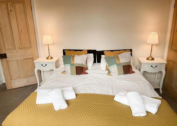 Lodge Riverside - Quaint Victorian By The River *