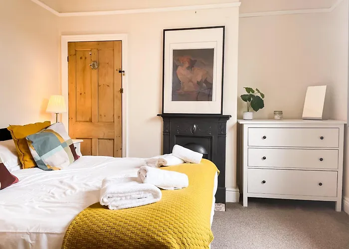 Lodge Riverside - Quaint Victorian By The River York