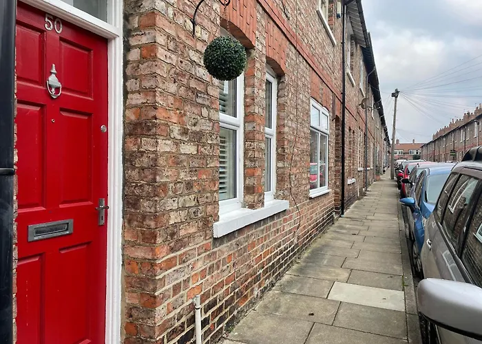 Riverside - Quaint Victorian By The River York