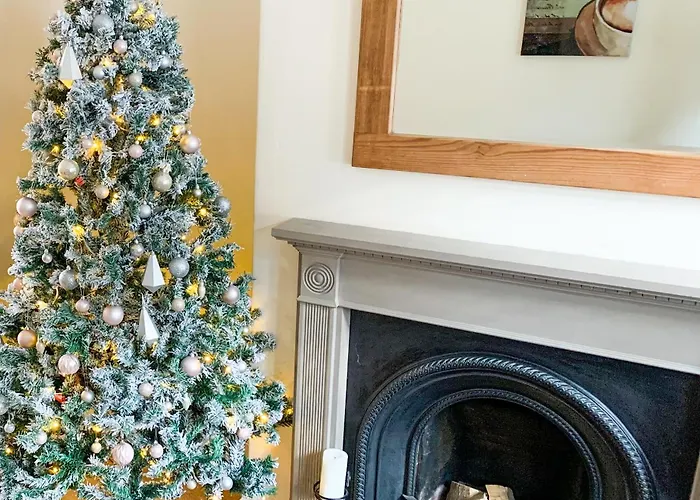 Lodge Riverside - Quaint Victorian By The River