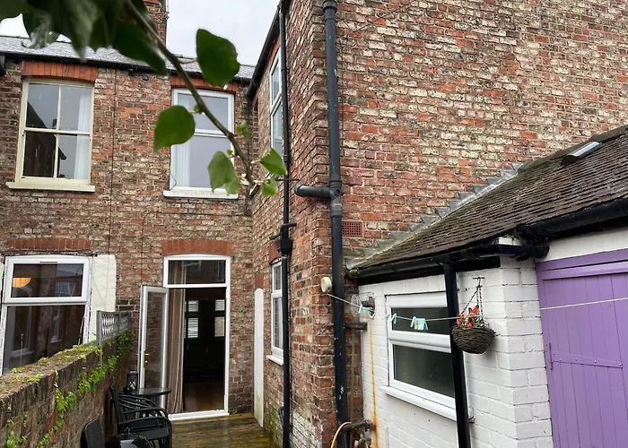 Lodge Riverside - Quaint Victorian By The River York