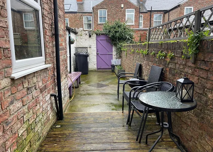 Riverside - Quaint Victorian By The River * York