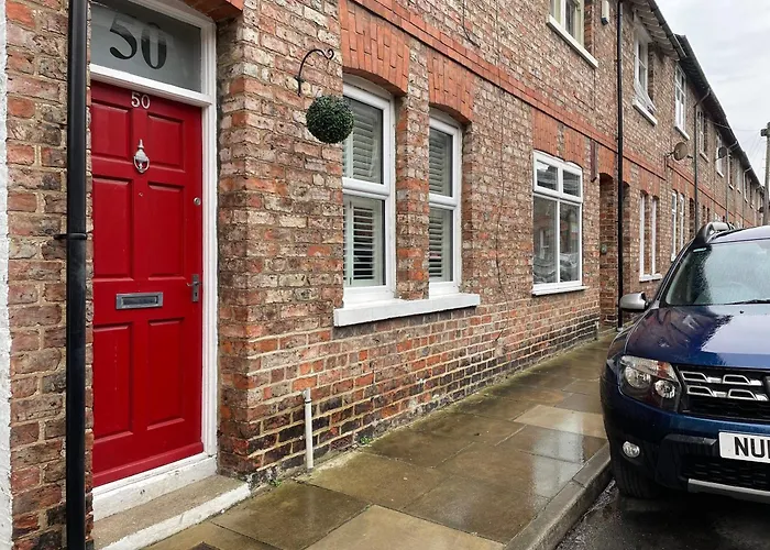 Riverside - Quaint Victorian By The River York