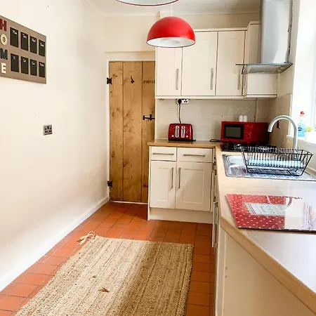 Domek letniskowy Riverside - Quaint Victorian By The River *