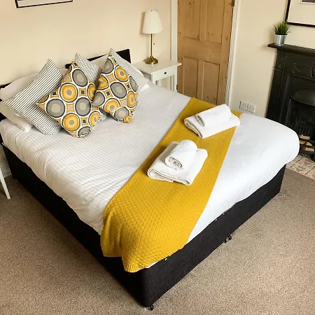 Domek letniskowy Riverside - Quaint Victorian By The River *