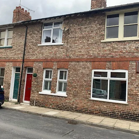 Domek letniskowy Riverside - Quaint Victorian By The River *