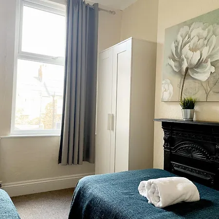 Riverside - Quaint Victorian By The River York