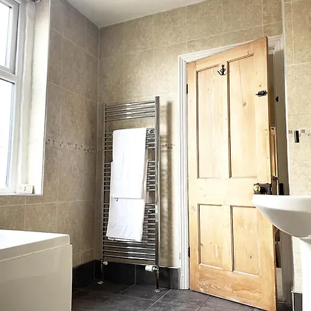 Domek letniskowy Riverside - Quaint Victorian By The River *