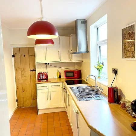 Riverside - Quaint Victorian By The River York