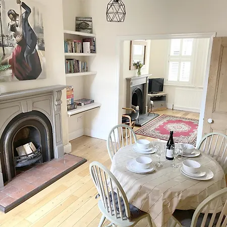 Riverside - Quaint Victorian By The River * York