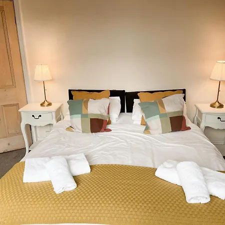 Domek letniskowy Riverside - Quaint Victorian By The River *