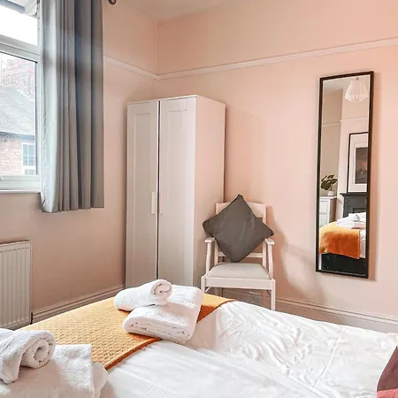 Domek letniskowy Riverside - Quaint Victorian By The River *