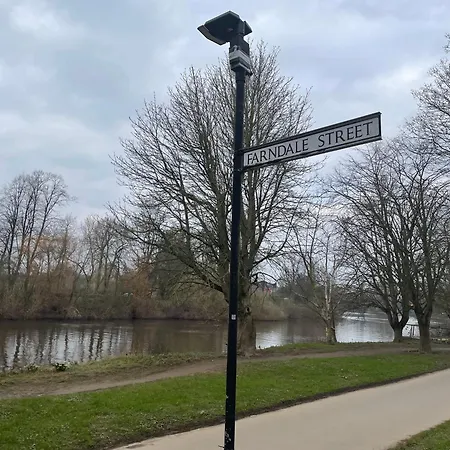 Riverside - Quaint Victorian By The River Domek letniskowy York