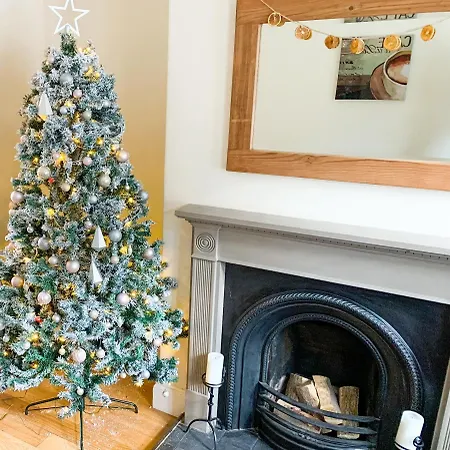 Domek letniskowy Riverside - Quaint Victorian By The River